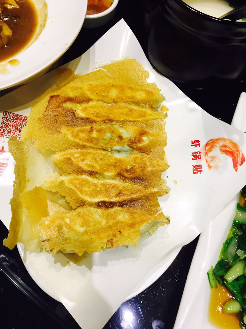 阿莊蝦鍋貼，每只蝦都有3只蝦尾，任性