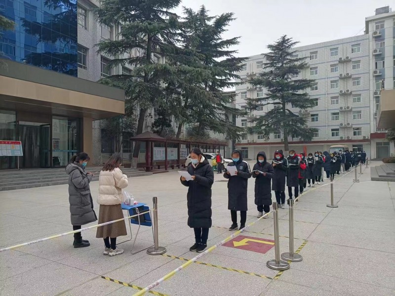 每一次組織學生進行校園核酸檢測時，大家都能做自覺做到核酸、學習兩不誤