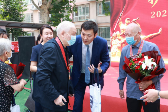 喜迎二十大 走進老英雄--河南銀保監局指導開展“護航老兵 幸福晚年2022年金融聯合教育宣傳活動”532