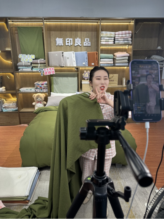 從夫妻店到員工800人，傳統(tǒng)家紡企業(yè)如何在抖音電商乘風破浪413