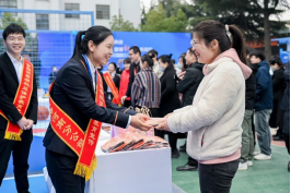 3.13 書寫金融底色+河南金融業(yè)積極開展2024年“3.15”金融消費者權(quán)益保護教育宣傳進企業(yè)活動277