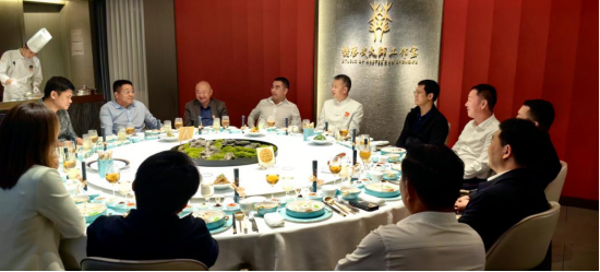 （配圖）尋根拜祖后，他們來阿五品新豫菜解鄉(xiāng)愁524