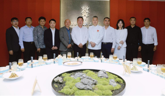 （配圖）尋根拜祖后，他們來阿五品新豫菜解鄉(xiāng)愁526