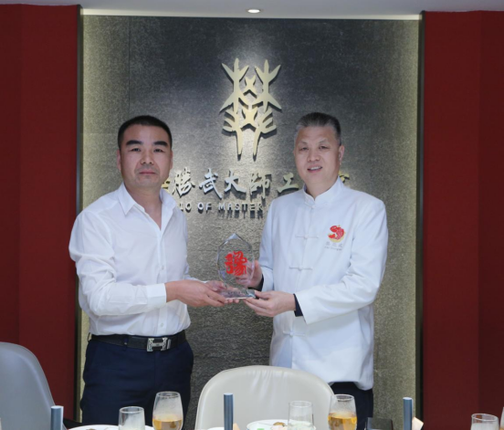 （配圖）尋根拜祖后，他們來阿五品新豫菜解鄉(xiāng)愁529
