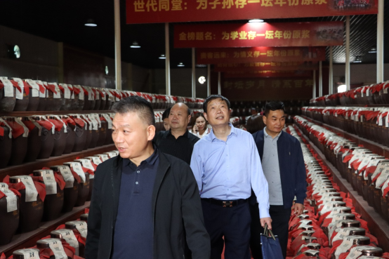 走進蔡洪坊 探秘馥柔香——河南報業全媒體豫酒行走進蔡洪坊酒業(4)905