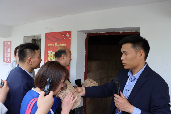 走進蔡洪坊 探秘馥柔香——河南報業全媒體豫酒行走進蔡洪坊酒業(4)907