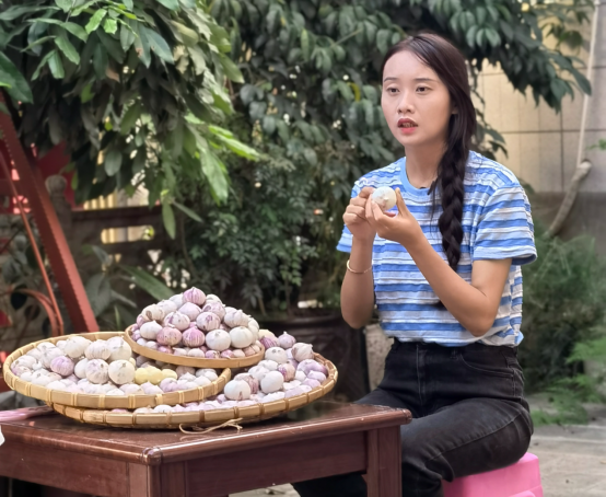 直播助農(nóng)涌現(xiàn)幾十種新職業(yè)，成為帶動就業(yè)創(chuàng)業(yè)的重要載體1442