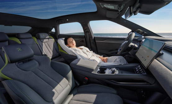 【新聞主稿】增配不加價!2025款宋L EV 18.98萬元起1330