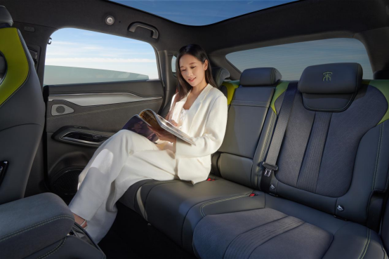 【新聞主稿】增配不加價!2025款宋L EV 18.98萬元起1771