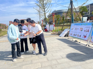 建信人壽信陽中支組織開展“清廉金融知識進校園”宣傳活動390