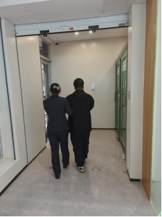 盲行無阻—溫情服務為盲人客戶鋪設無障礙金融之路(古城)(2)555